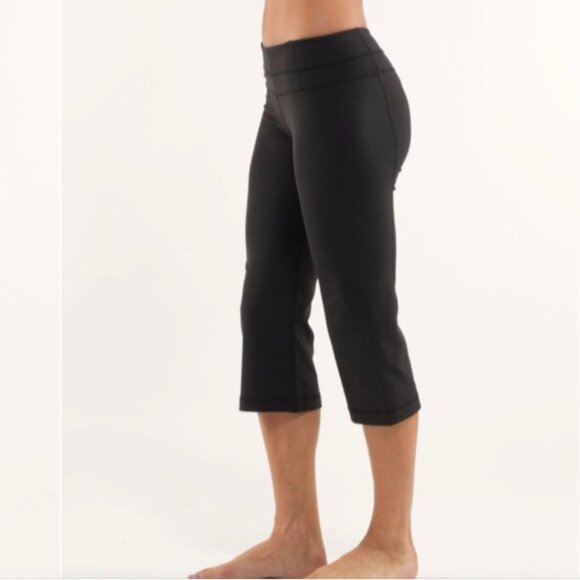 Lululemon Groove Crop Reversible Black - Picture 3 of 10